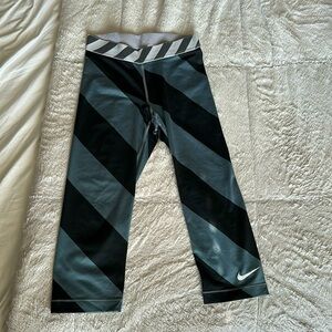 Nike dri-fit Capri work out pants, S